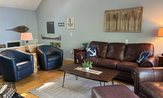 Gilford Copropriété | Lake-view townhome at Samoset with pools, beach, WiFi, & AC