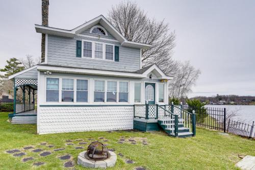 Pittsfield Maison | Lake Views and Dock Access - Pittsfield Cottage!