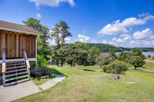 Ingles Maison | Lake Views and Private Dock Radford Retreat!