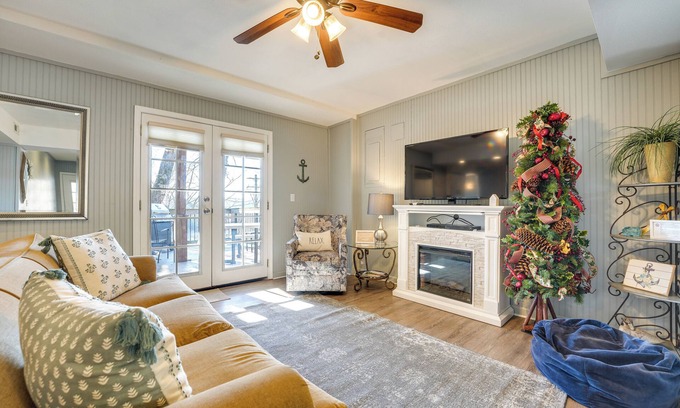 Cape Fair Appartement | Lake Views & Community Perks: Cape Fair Apartment!