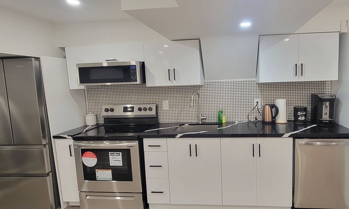 Stoney Creek Appartement | Lake Walk House a 3 Bed 2 Bath Basement Apartment in the Golden Horseshoe