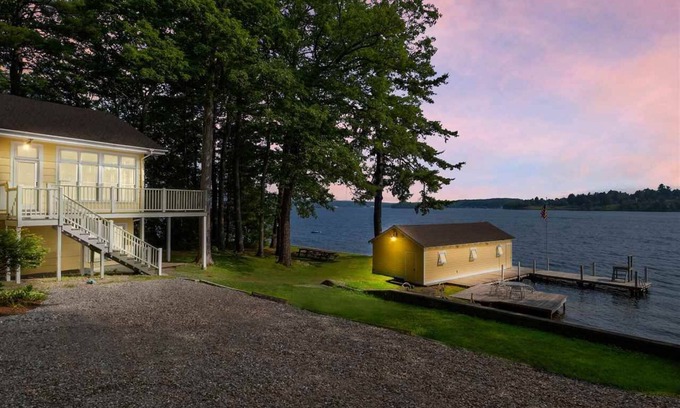 Laconia Maison | Lake Winni- Amazing waterfront oasis- beach, dock and more!