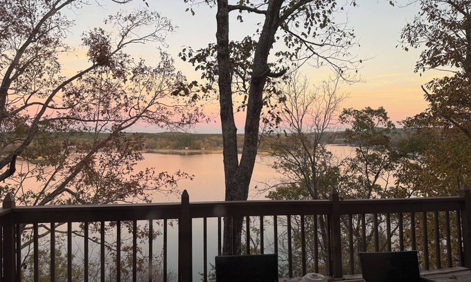 Bremen Maison | Lakebound and Down! Beautiful waterfront home on Smith Lake