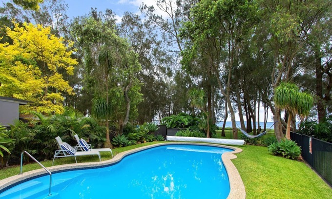 Central Coast Maison | Lakedge Retreat ~ Heated Pool+NBN+3Ensuites