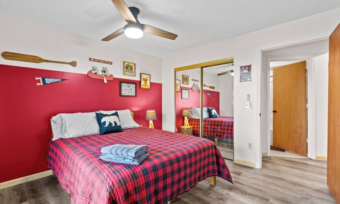 Seneca Copropriété | Lakefront 2-bedroom 2 bath condo , 1 of 3 condos available. Unit 963