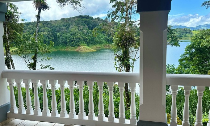 Arenal Maison | Lakefront 3 bed 3 bath townhouse with tennis court, pickleball court and pool