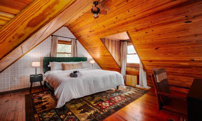 Auburndale Appartement | Lakefront 3BR+Loft, Jacuzzi, Games, Sleeps 12