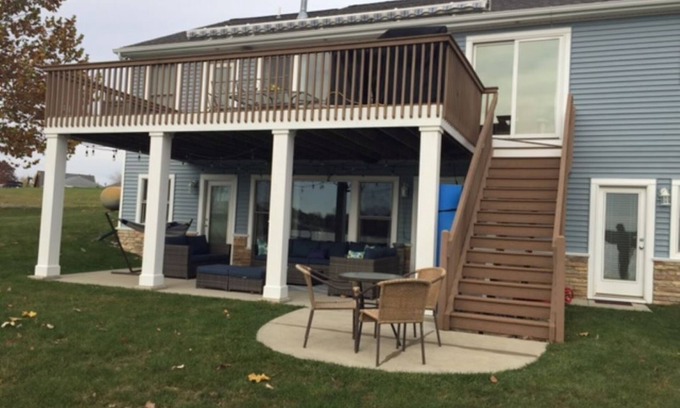Frontier Maison | Lakefront 5 bedroom home on beautiful Lake Diane-Camden, Michigan Sleeps 15