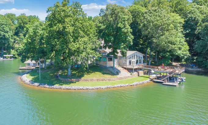 Moneta Maison | Lakefront with a private beach & 28x28 foot sundeck, 4 King & 3 Twin beds