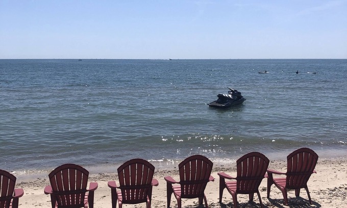 Stony Point Maison | LAKEFRONT, BEACH, SWIM, FISH, BBQ at this beautiful Stony Point cottage.