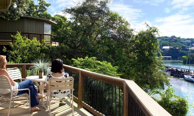 Lakeway Maison | Bungalow relaxant au bord de l’eau sur le lac Travis, piscine et bain à remous, à côté du port de plaisance (n ° 5)