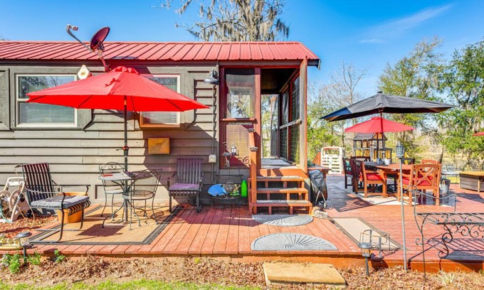 Fowlstown Maison | Lakefront Cabin in Brinson Behind the Moon