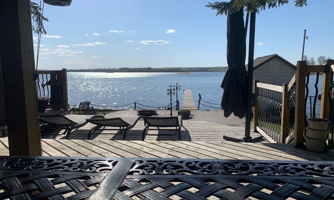 Parkland County Cabine | Lakefront cabin on beautiful Lake Isle.