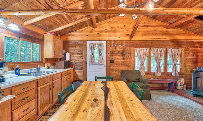 Levering Cottage | Lakefront Cabin w/Beach Access: Levering Retreat