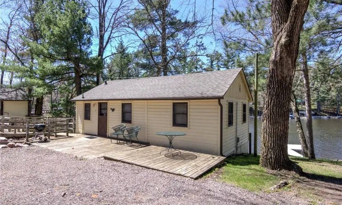 Chetek Cabine | Cozy 2-bedroom cabin on the lake in Chetek
