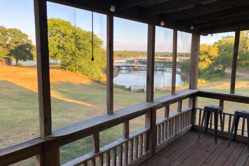 Mead Maison | Lakefront Captains Quarters - 31
