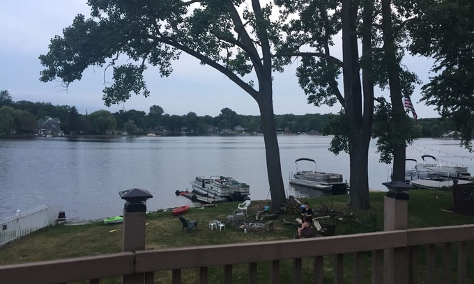 Ortonville Copropriété | Lakefront Condo à Ortonville sur le magnifique lac Bald Eagle.