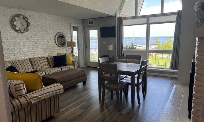 Conway Copropriété | Lakefront Condo on Crooked Lake, Family-Friendly, Boat Slip Available