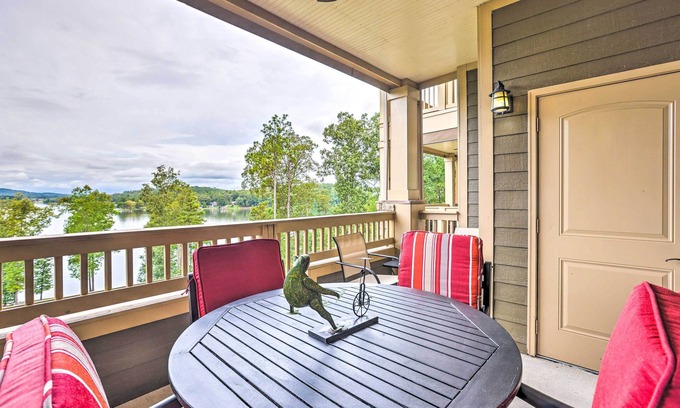 Talladega Copropriété | Lakefront Condo w/ Community Pool & Boat Dock