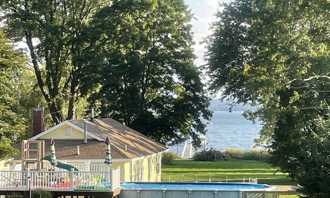 Dewittville Maison | Lakefront Cottage, Heated Pool, Dog friendly, Fully Equipped for Fun! A/C, Quiet