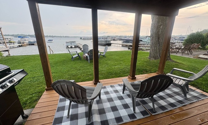 Pinckney Maison | Lakefront Cottage on Portage Lake and the Huron River Chain of Lakes