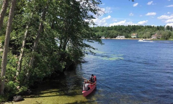 Amherst Maison | Lakefront Cottage