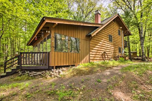 Cumberland Maison | Lakefront Cumberland Cabin with Dock and Fire Pit!