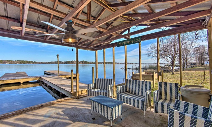 Lone Star Cottage | Lakefront Daingerfield Retreat w/ Shared Dock!