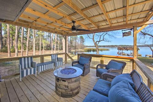 Lone Star Maison | Lakefront Daingerfield Retreat with Shared Dock!