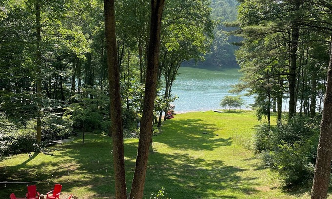 Cullowhee Maison | Accueil magnifique devant le lac! Idéal pour les familles! Réservation vacances, automne et été!