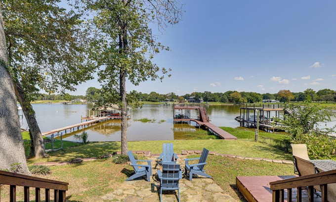 Carolyn Estates Maison | Lakefront Escape w/Game Room & Dock in Mabank!
