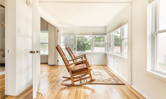 Cleveland Maison | Lakefront Family Getaway - Kayak - BBQ - Pet friendly