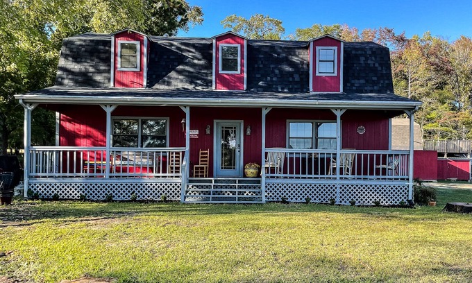 Murchison Maison | Lakefront Family Retreat on Callender Lake 30 Min from Canton