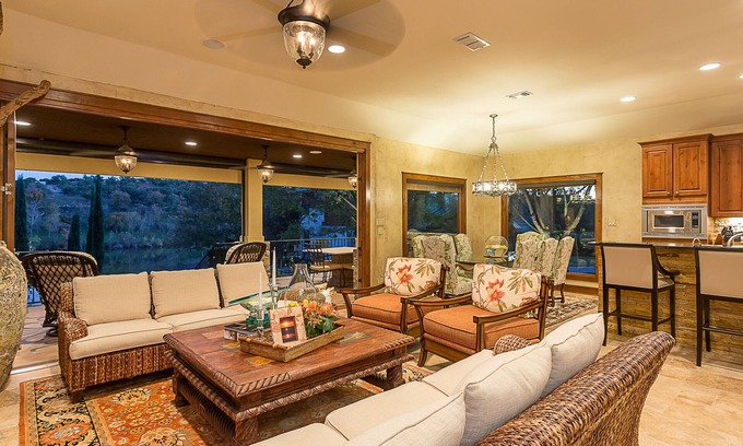Horseshoe Bend Estates Maison | Lakefront Gem sur le lac Austin