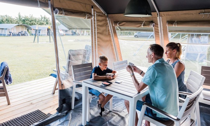 Herpelmont Maison | Belle tente lodge dans un camping au bord d'un lac