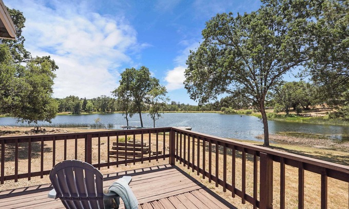 Somerset Maison | Lakefront Haven+GameRoom+Canoe with Stunning Views
