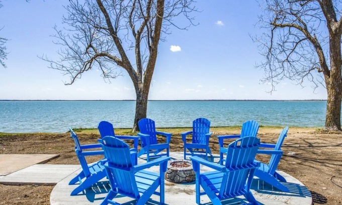 Heath Maison | Lakefront Heath Retreat