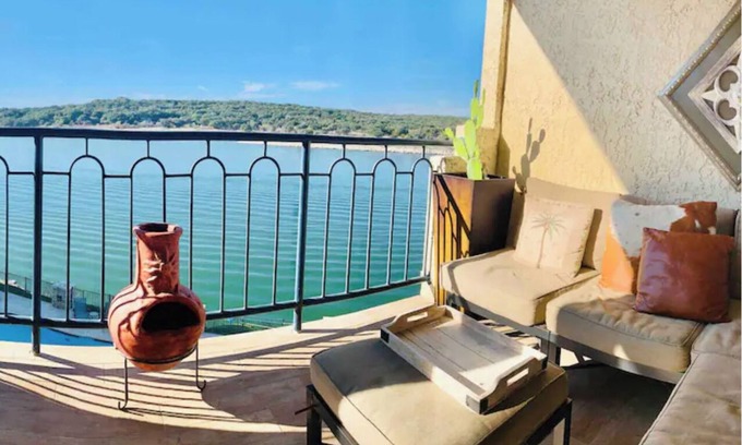 Highland Lake Estates Villa | Lakefront Hill Country Hacienda sur le lac Travis