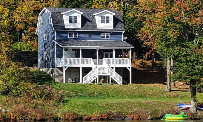 Kingsley Maison | Lakefront home. Close to elk mountain ski. Swim tube boat fish.. summer fun!