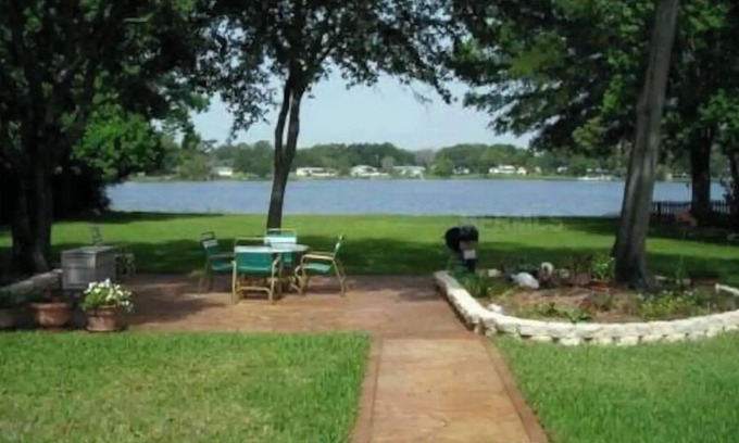 Forest City Maison | LAKEFRONT HOME NEAR ALL ATTRACTIONS
