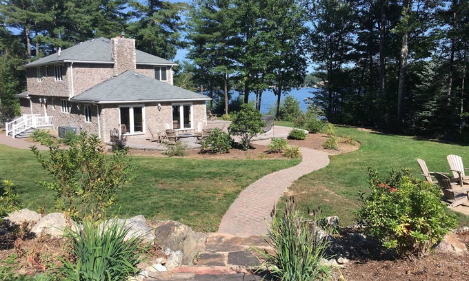 Laconia Maison | Accueil au bord du lac, motoneigistes et skieurs de fond Paradise!