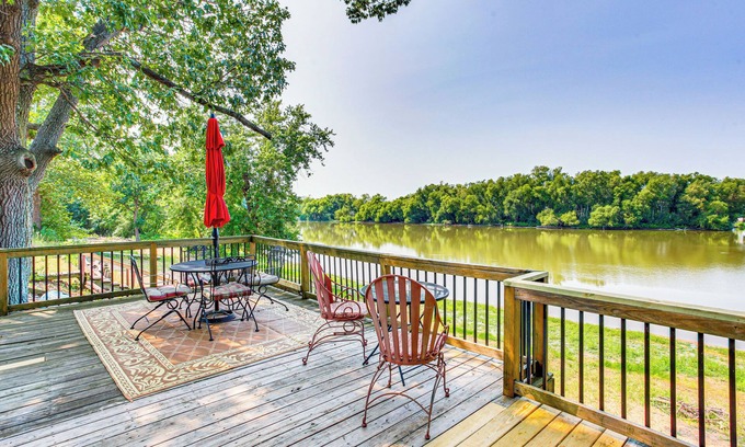 Havana Cabine | Lakefront Home w/ Patio in Havana!