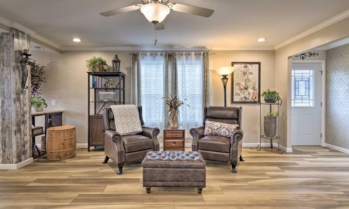 Bridgeport Maison | Lakefront Home with Deck, Fishing Dock and Canoe!