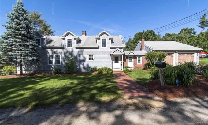 Lebanon Maison | Lakefront home with large deck and beautiful lake views of Milton 3 Ponds