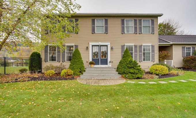 Homer Maison | Lakefront Homer Abode with Patio and Backyard!