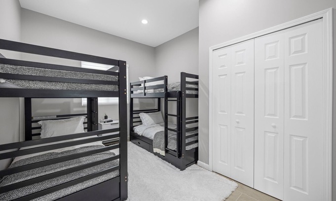 White Lake Maison | Lakefront Hot Tub, Beach & More!