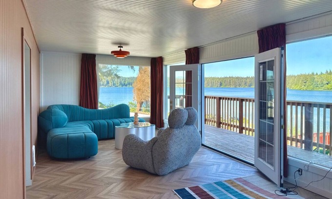 Dunes City Maison | Lakefront House w/Panoramic Views, Balcony & Dock