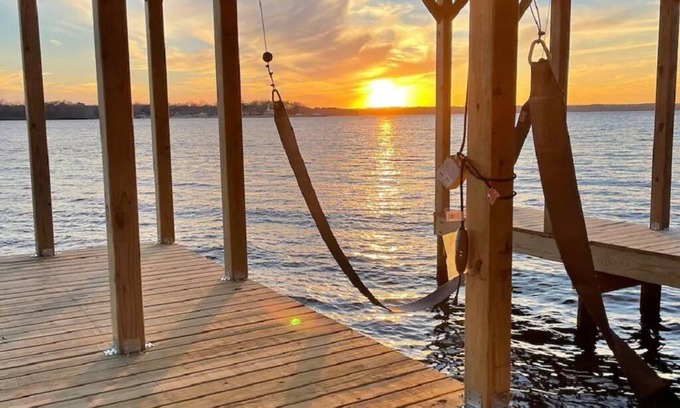 Cherokee County Maison | Beautiful Lakeside Escape Sunsets