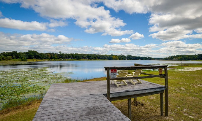 Putnam Hall Maison | Lakefront Keystone Heights Home w/ Boat Dock!