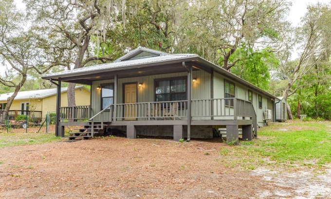 Keystone Heights Maison | Lakefront Keystone Heights Cottage with Private Dock